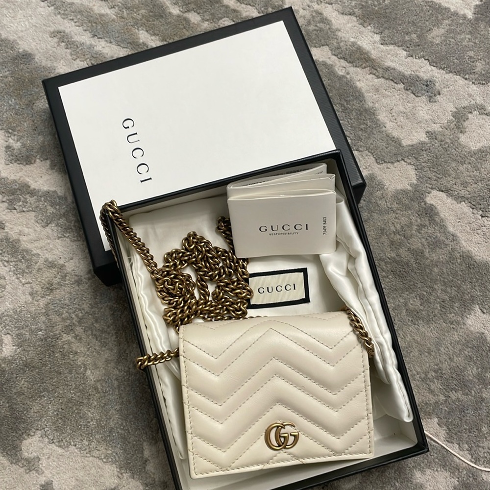 AUTHENTIC GUCCI MINI WALLET / PURSE WITH DETACHABLE CHAIN NEW NEVER WORN